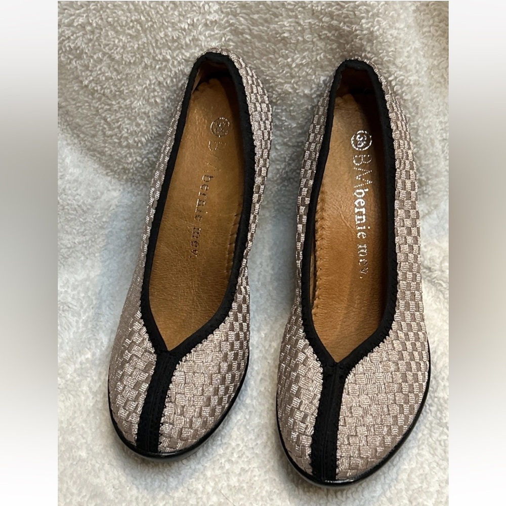 bernie mev. Rose Gold and Black Woven Heels size 36